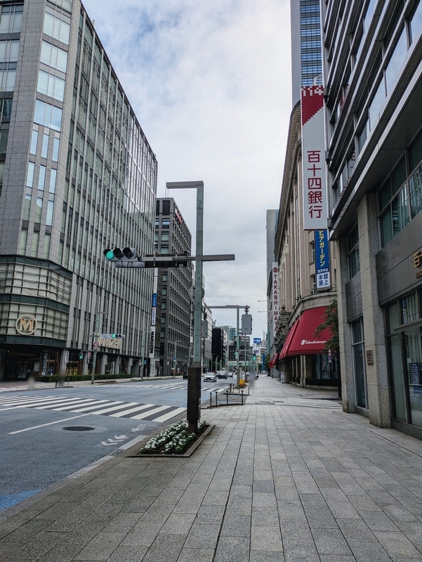 中央通り日本橋二丁目辺りの風景