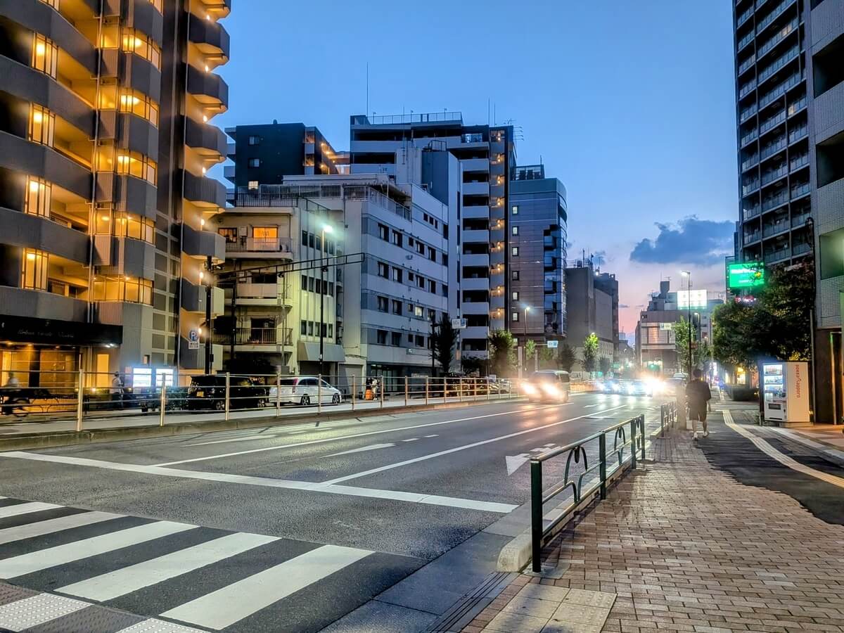 夜の尾久橋通り