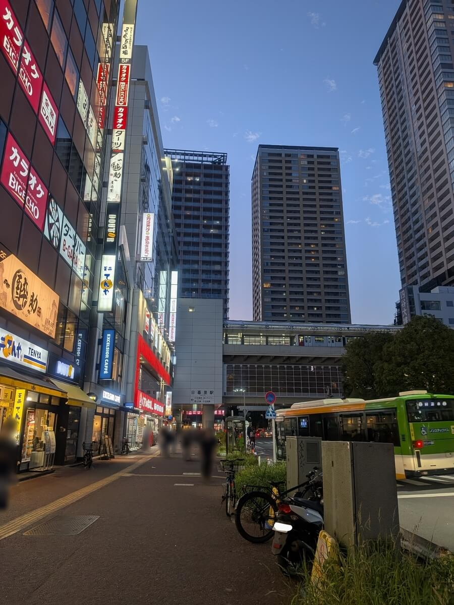 日暮里駅東口 