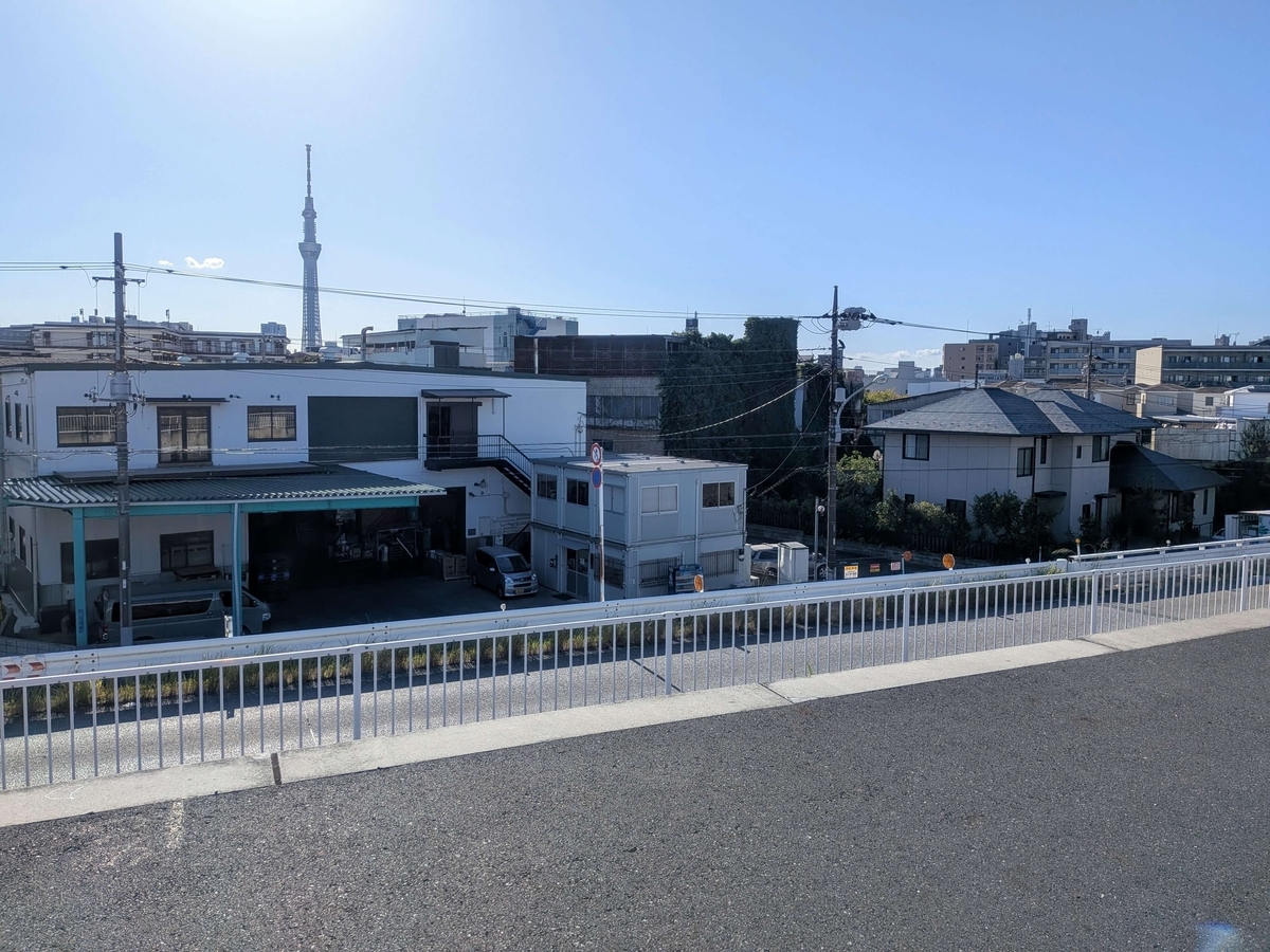 荒川土手から見る東墨田の街