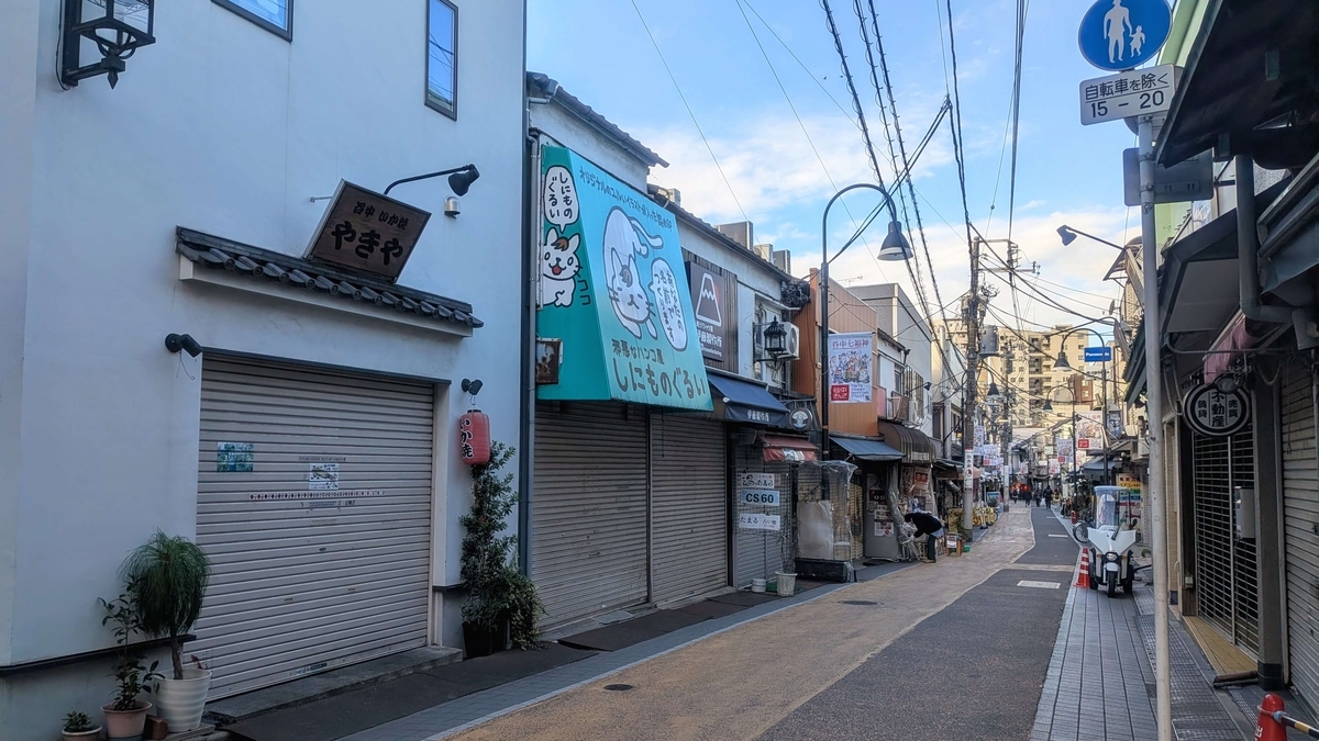 朝の谷中銀座商店街