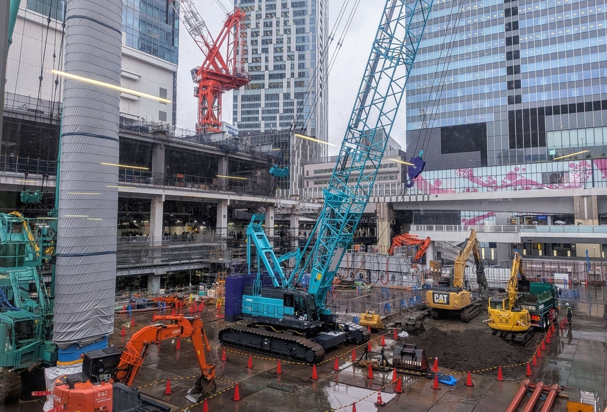 西口仮設連絡通路から見た工事真っ最中の渋谷駅西口駅前