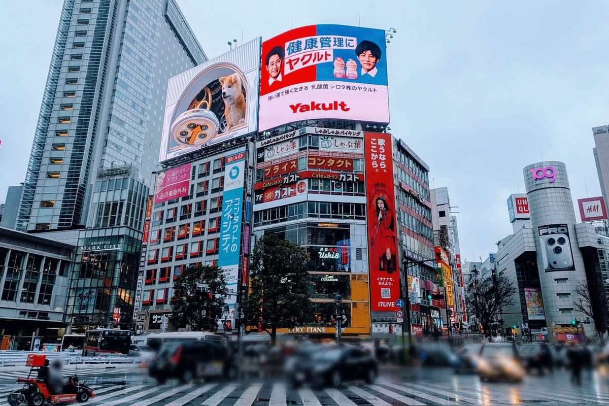 雨の渋谷スクランブル交差点