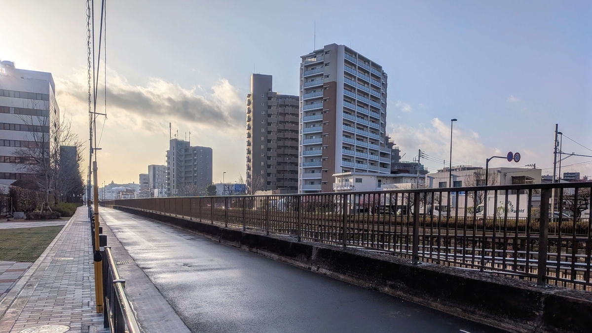 花王すみだ事業場、北十間川側の歩道