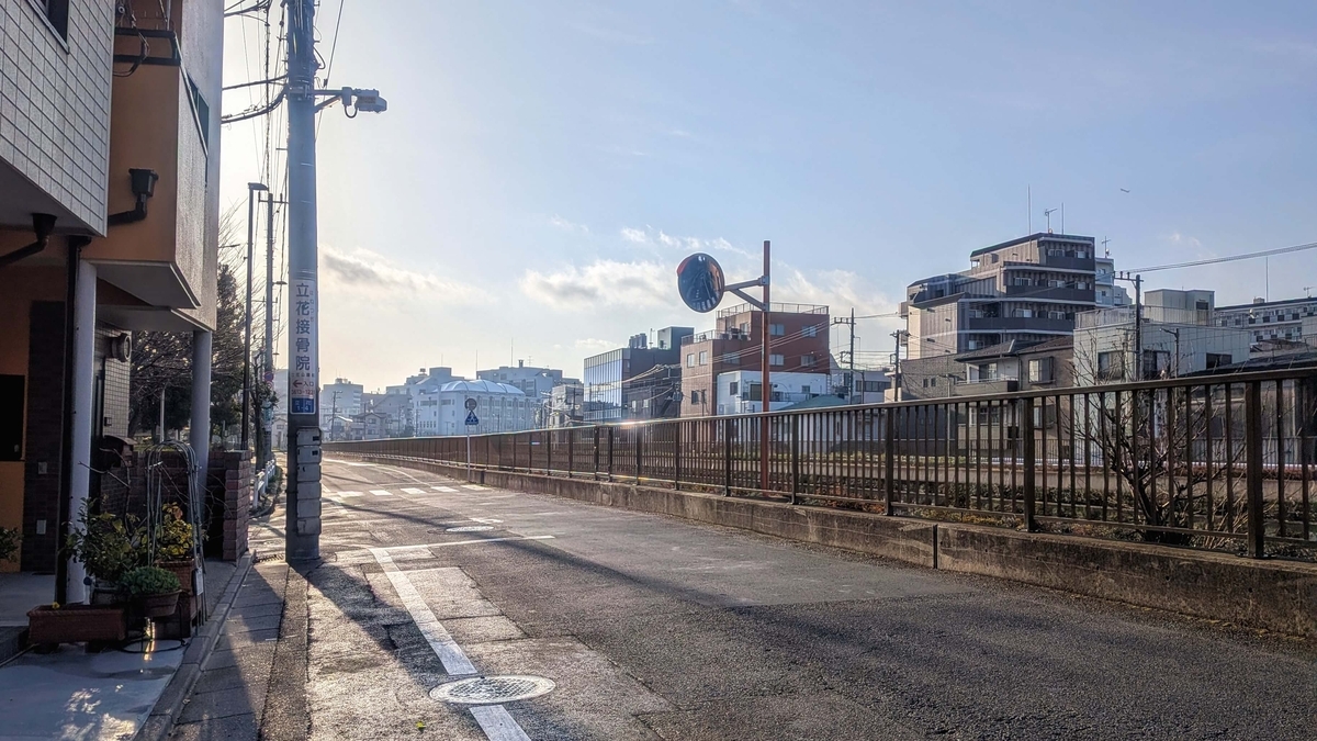 立花1丁目の川辺