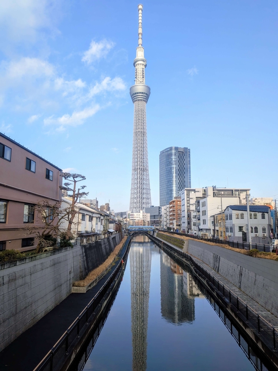十間橋から見た朝の逆さスカイツリー