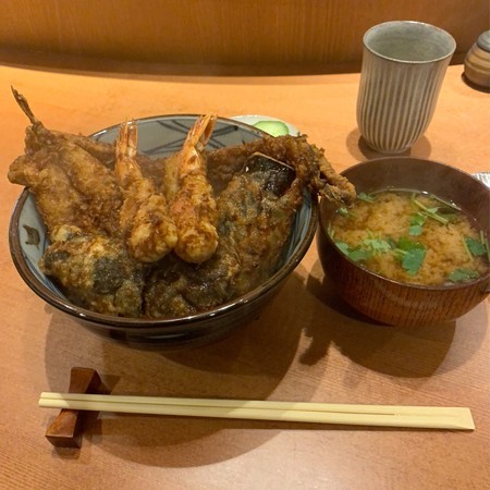 天丼　衣は薄め　丼汁はあっさり目