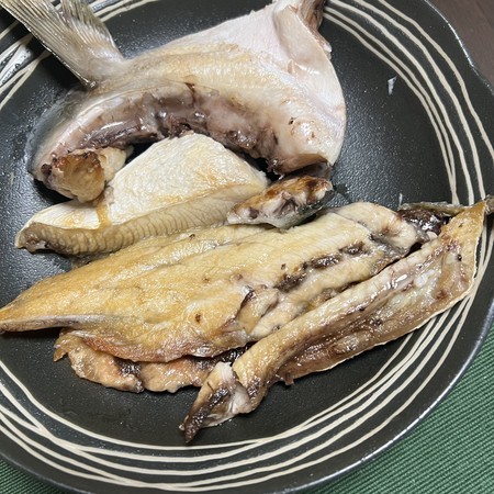 Rough parts such as kama... Actually, this is the best part to grill and eat.
