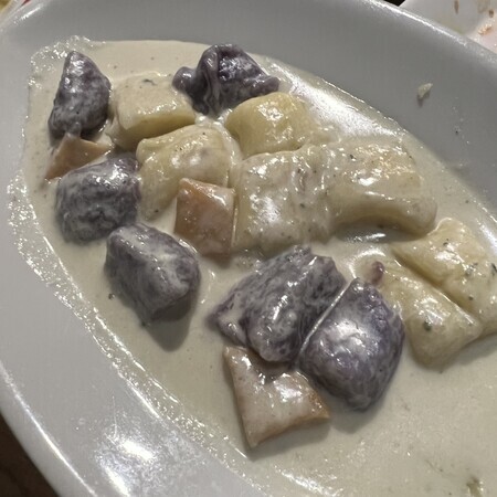 The gnocchi with apples were delicious.