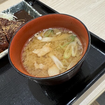 Pork miso soup is delicious.