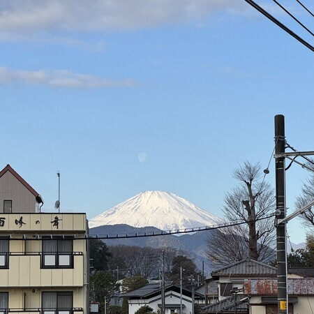 Fuji from Matsuda Station on the JR line... I'm going to try to run the mountain pass with all my heart, so that I can see it from the Hill of Vows.