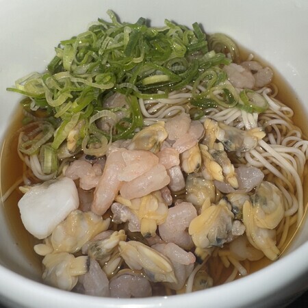 Buckwheat noodles with a seafood mix poured on top