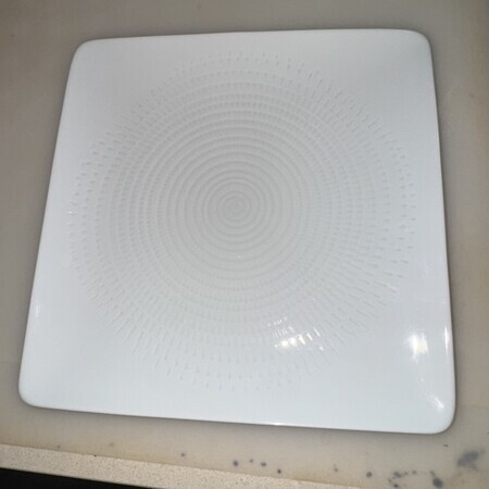 I bought a white square plate.