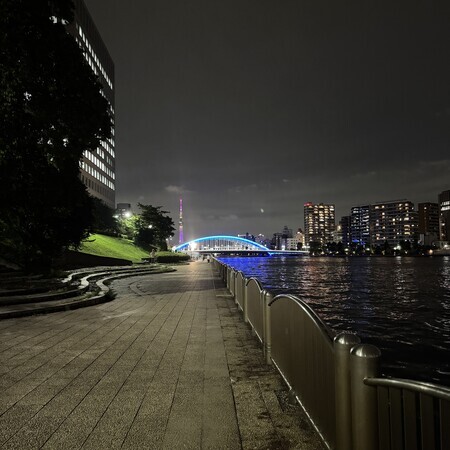 A view of Eitai Bridge from the terrace on the Shinkawa side… A TV drama was being filmed there at the time