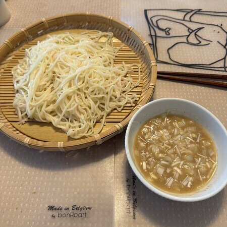 For this instalment of my home-cooking series, I had some chilled somen noodles.
