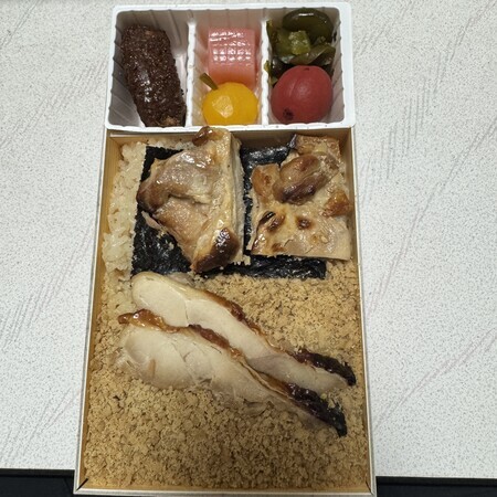 Whenever I go to Kita-Karuizawa, I always make sure to buy this chicken rice bento if it’s available