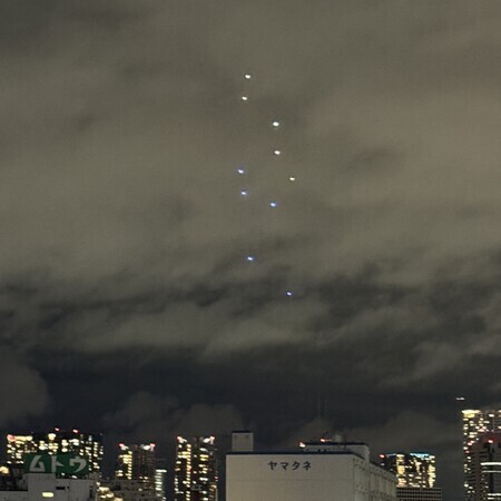 A sequence of movements of a mysterious flying object captured from Eitai Bridge