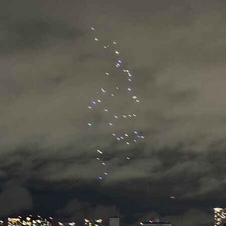 A sequence of movements of a mysterious flying object captured from Eitai Bridge