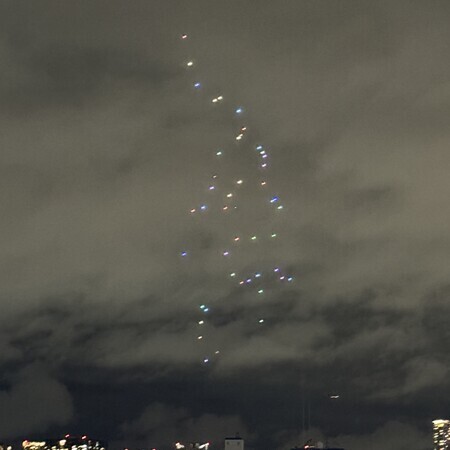 A sequence of movements of a mysterious flying object captured from Eitai Bridge