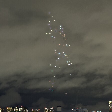 A sequence of movements of a mysterious flying object captured from Eitai Bridge