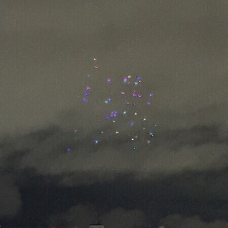 A sequence of movements of a mysterious flying object captured from Eitai Bridge
