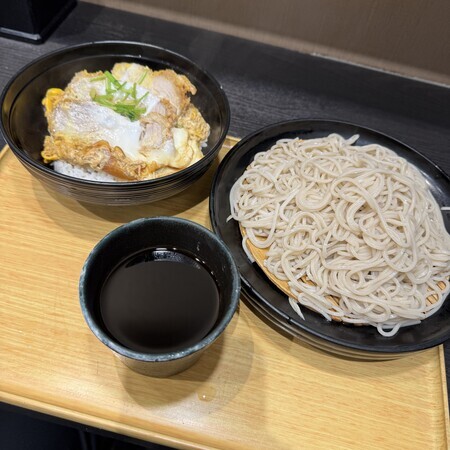 Last week, I had the pork shoulder cutlet rice bowl set