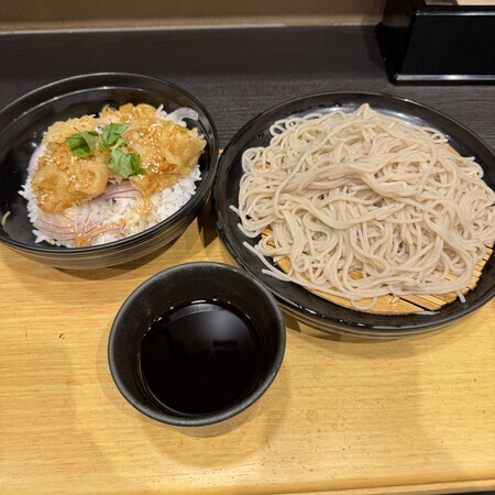 This is the Spicy Chicken Rice Bowl Set!