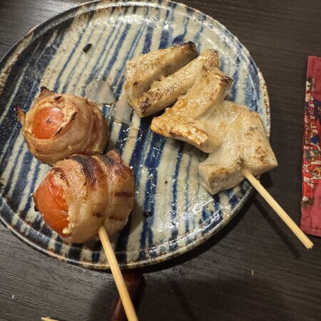 The tangy flavour and crunchy texture of the tomato rolls… this is what motsu-yaki is all about