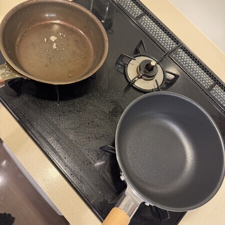 This is what it looks like when you line up the old and new frying pans.