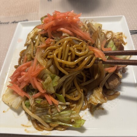 Sauce yakisoba made in a new frying pan