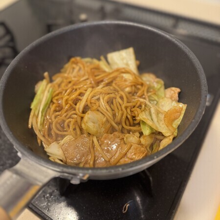 Stir-fry plenty of vegetables together with the noodles