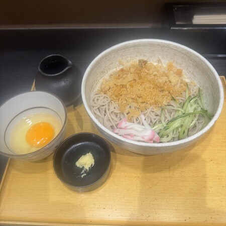 Chilled tanuki udon with a raw egg