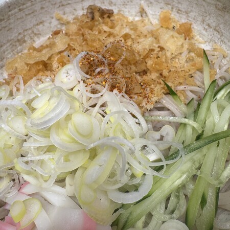 As usual, I sprinkled plenty of chopped spring onions and shichimi chilli powder on top