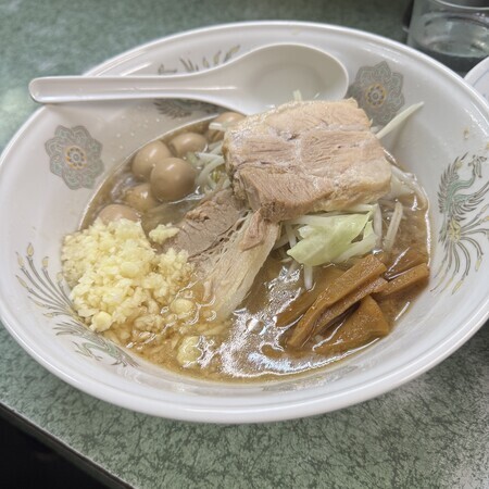 This is the dipping sauce… The toppings are vegetables, pork, bamboo shoots, garlic and quail eggs.