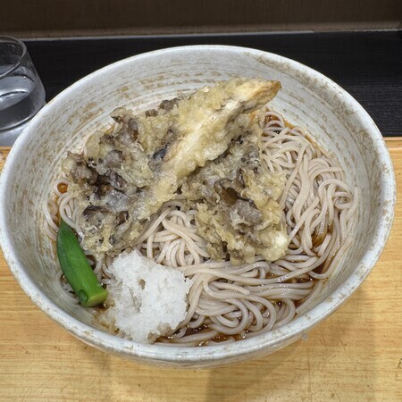 Seasonal menu: Maitake tempura soba, served with two portions