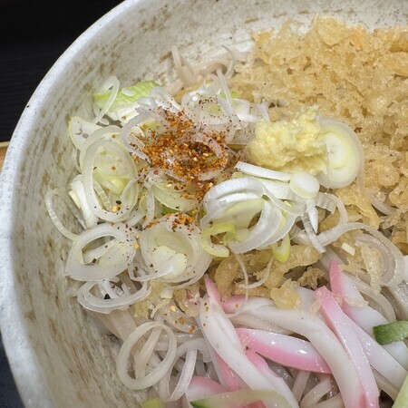 Chopped spring onions, shichimi chilli powder and grated ginger are essential toppings