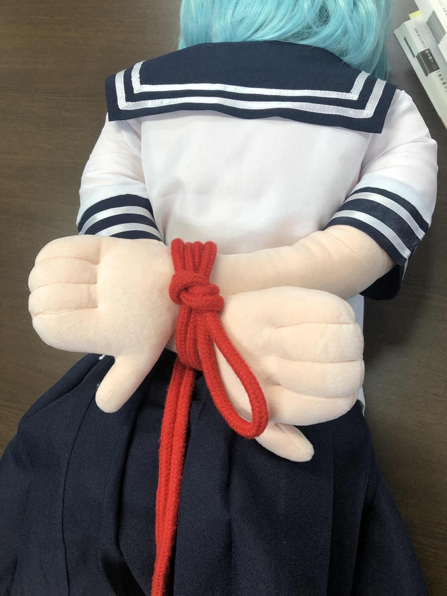 緊縛画像　両手を後ろに 