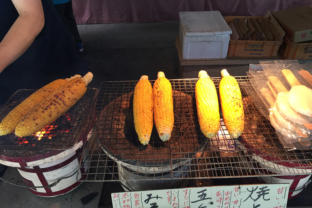 焼きとうもろこし