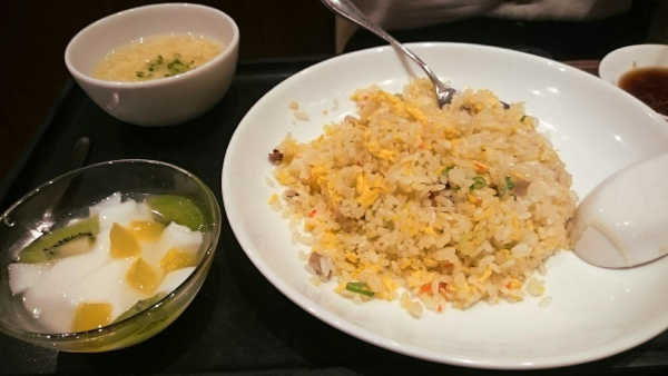上海湯包小館の炒飯セット