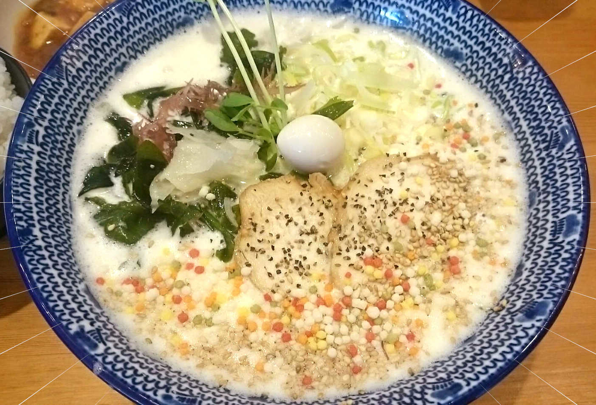 泡卵塩ラーメン　蕾　麵屋