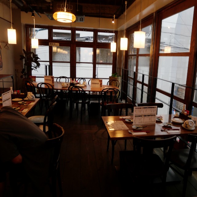 大衆酒場 とんぼ】7月オープンの大衆居酒屋。最初は四大名物から楽しん