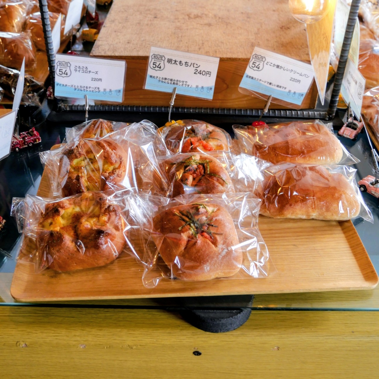 ROUTE54 BAKERY】200円前後がほとんどなお手頃価格のパン屋さん