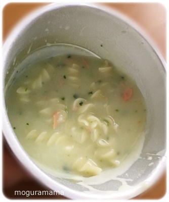 サーモンとほうれん草のクリームスープパスタ