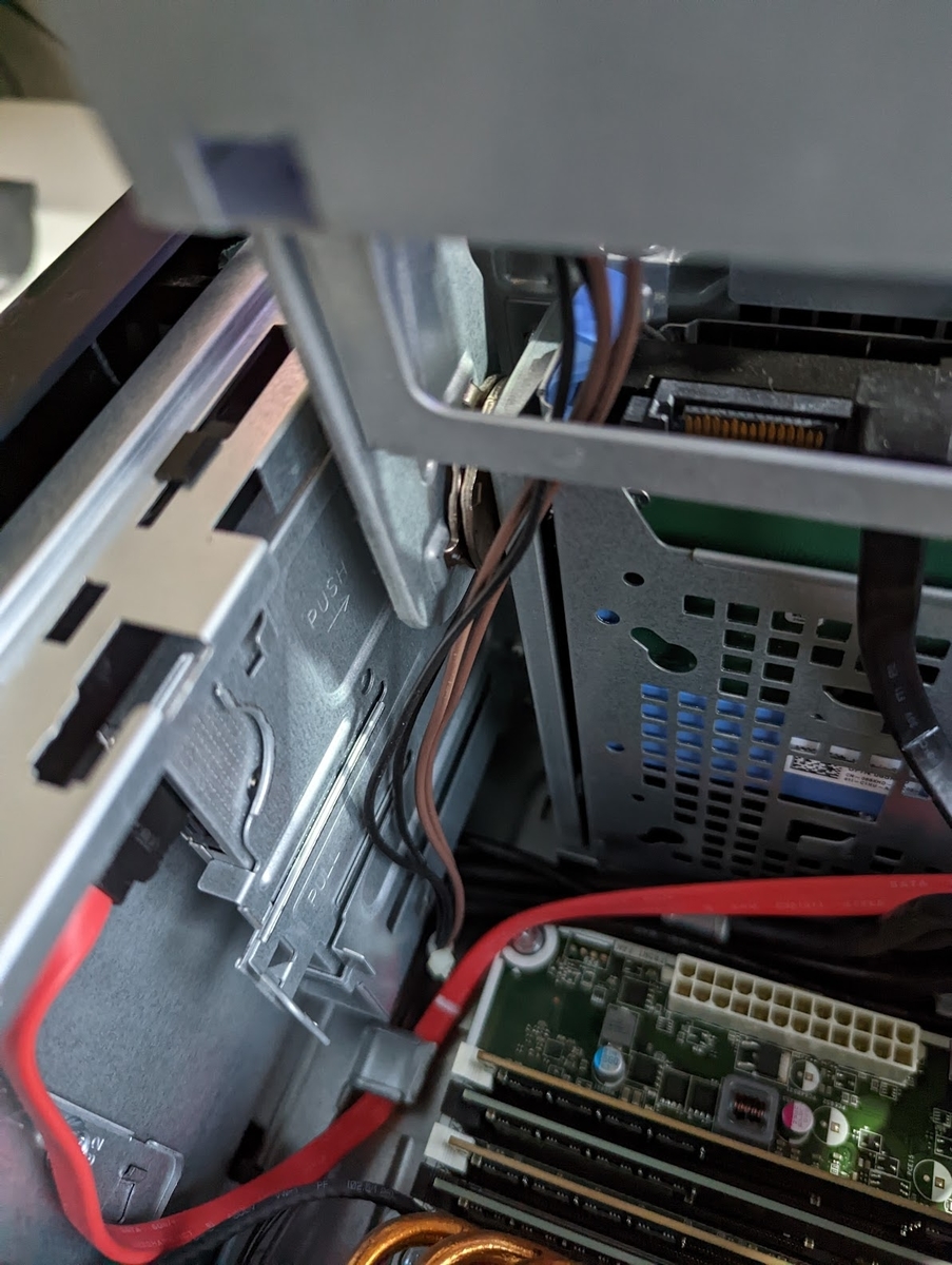 DELL XPS 8930のビデオカードと電源ユニットを交換する（DELL