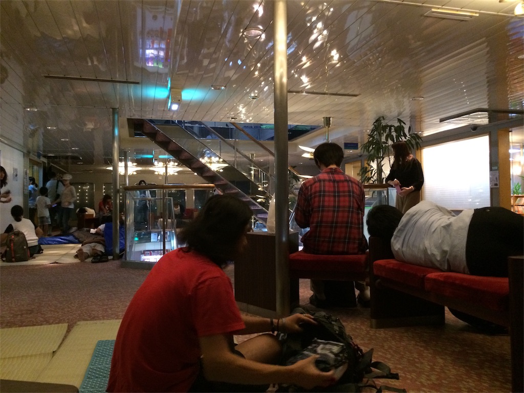 ジャンボフェリーの夜行便は多少の覚悟を要します 僕の魂が海を渡って行ったり来たりする物語