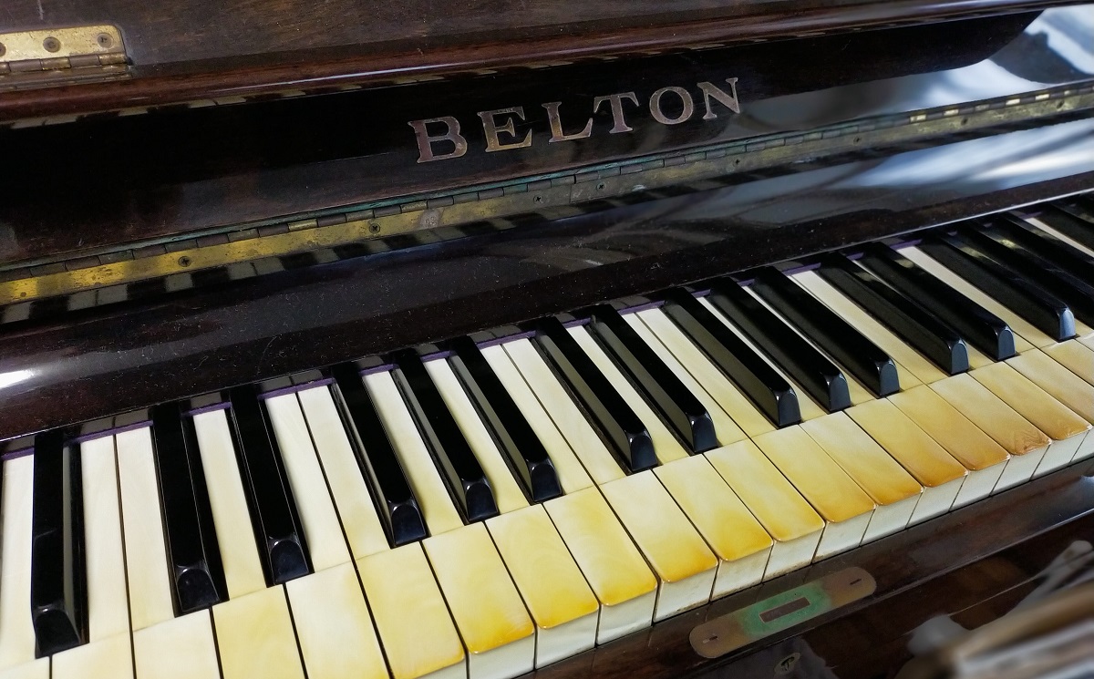 アップライトピアノ BELTON FU50 ベルトーン 象牙