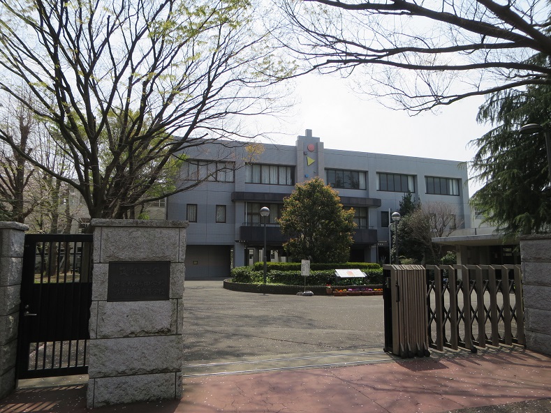 筑波大附属駒場中学高校正門