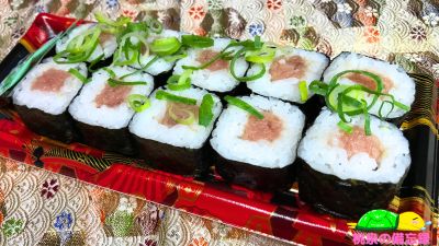 ベイシアのお惣菜『具たっぷりマグロ中巻寿司』