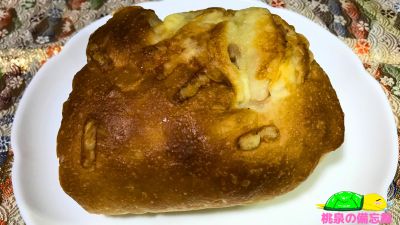 フレッセイのパン『カマンベール風味のベーコンチーズフランス』