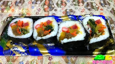 フレッセイのお惣菜『海鮮キンパ風太巻き』